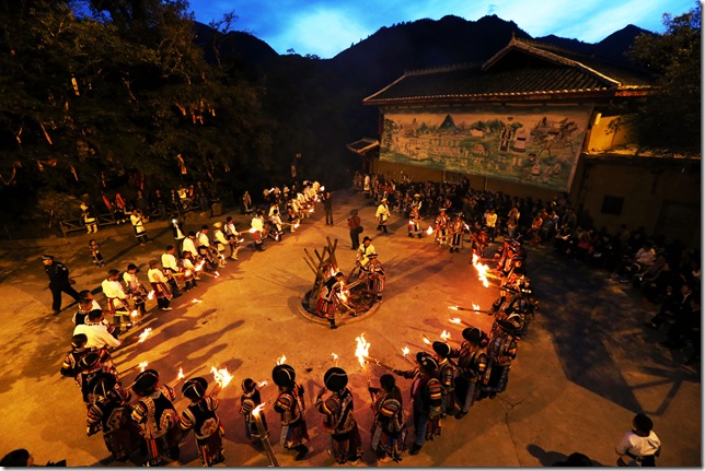 庞铮铮--白马藏族&ldquo;转火把&rdquo;